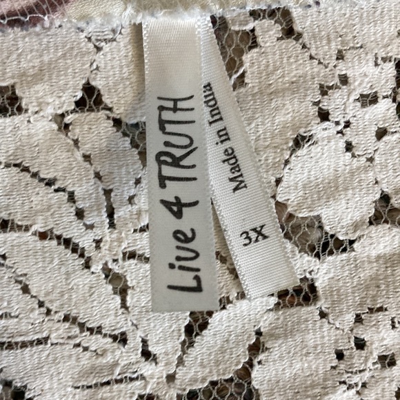 Live 4 Truth Feminine cap sleeve floral tunic lace back Blouse! - Picture 10 of 13